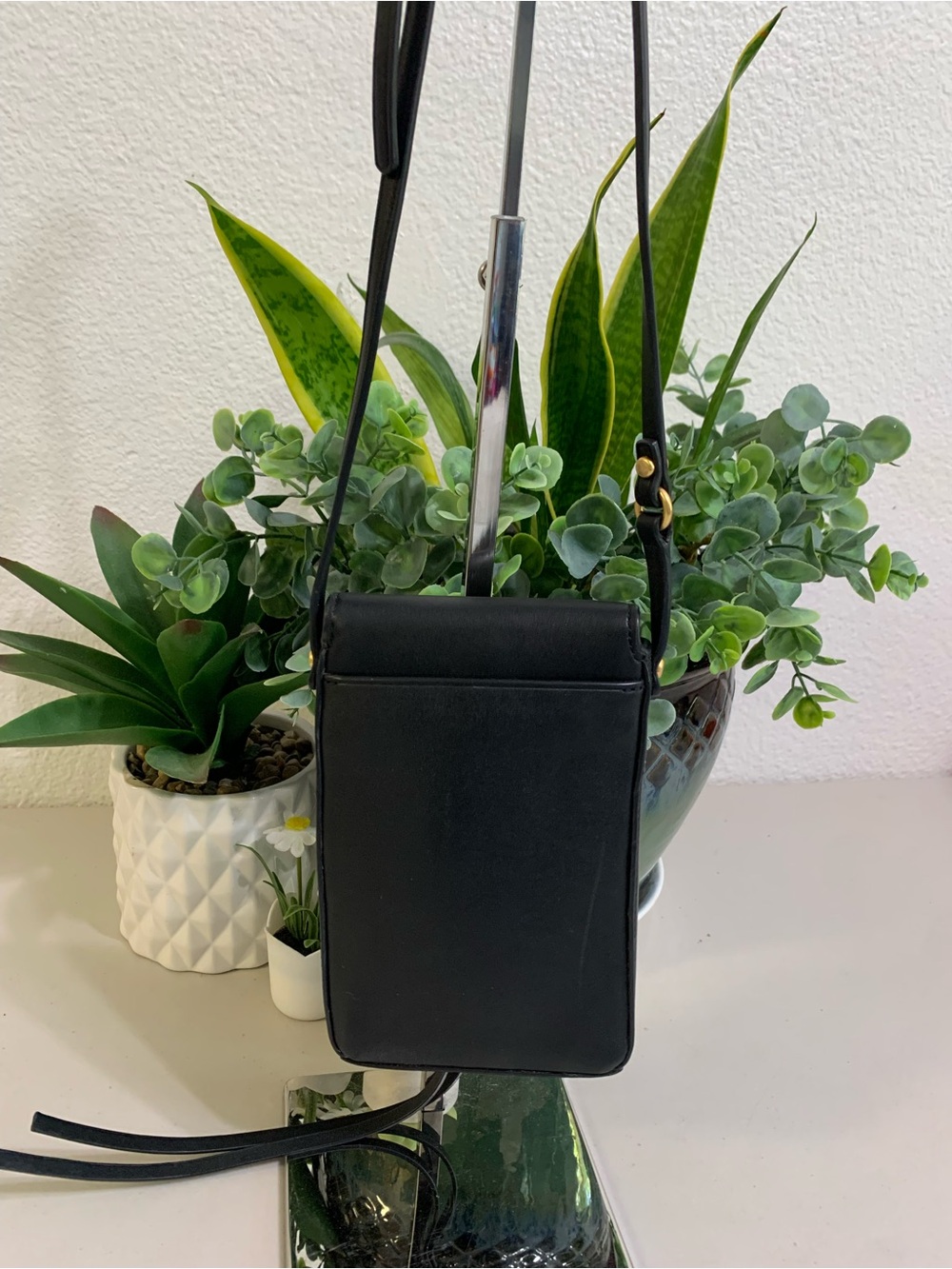 Tory Burch Black Leather Crossbody Phone Bag with Gold Emblem - Picture 2 of 9